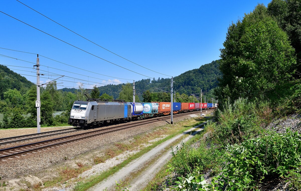 186 455 mit TEC 40679 am 15.08.2021 bei Wernstein am Inn.