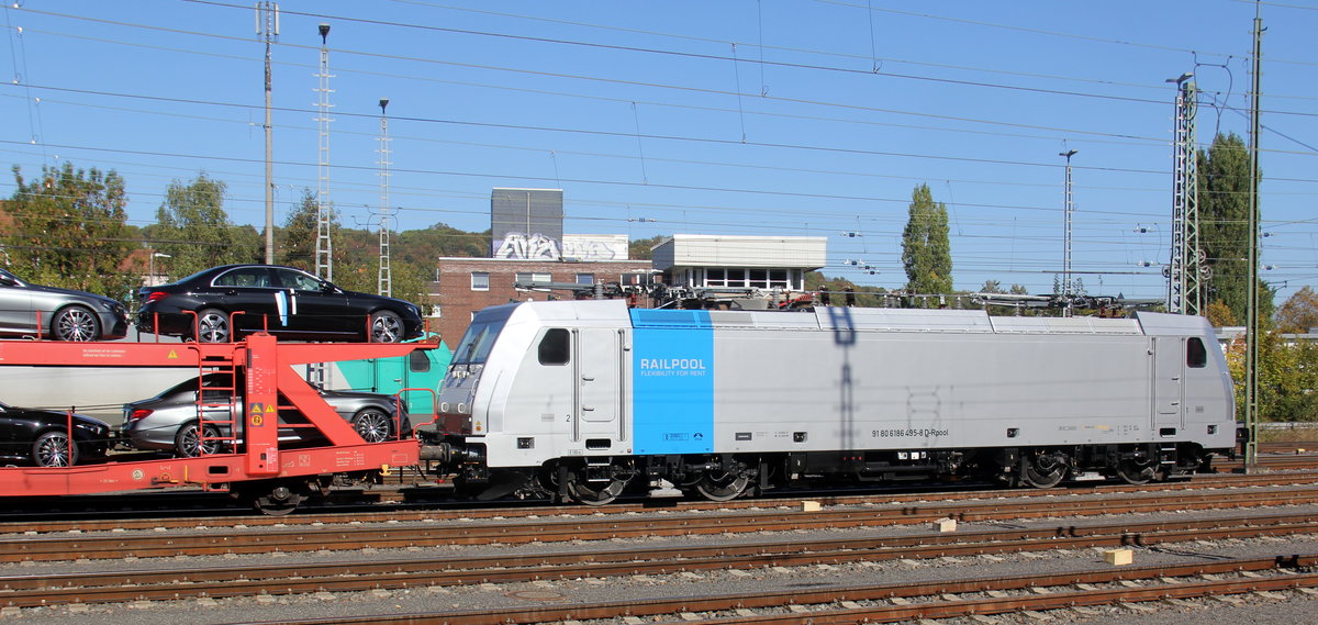 186 495-8 von Lineas/Railpool steht in Aachen-West mit einem Mercedes-Zug aus Kornwestheim(D) nach Zeebrugge-Ramskapelle(B).
Aufgenommen vom Bahnsteig in Aachen-West. 
Bei Sommerwetter am Nachmittag vom 30.9.2018.