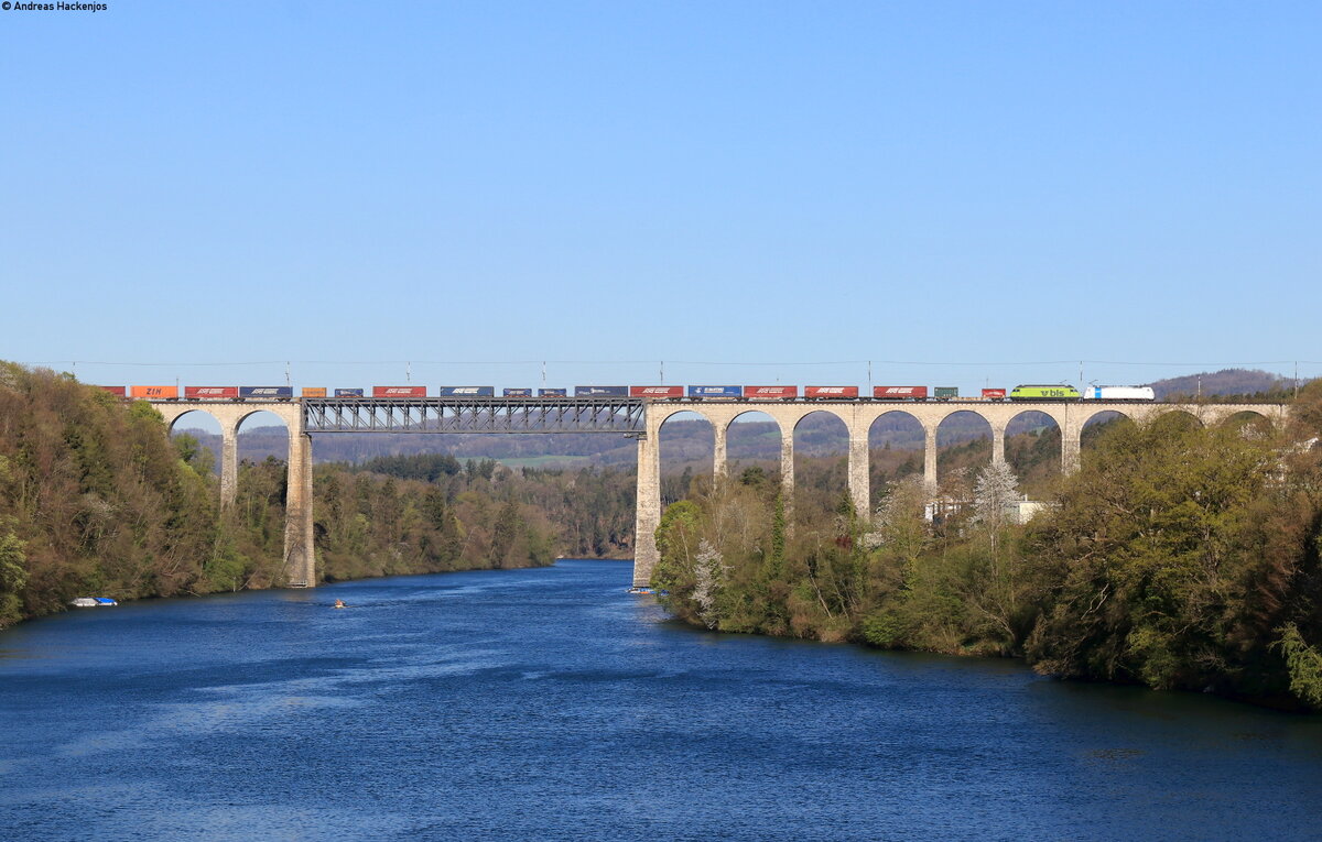 186 496 und Re 465 0015 mit dem 42686 (Basel SBB RB - Schaffhausen Nord) in Eglisau 17.4.22