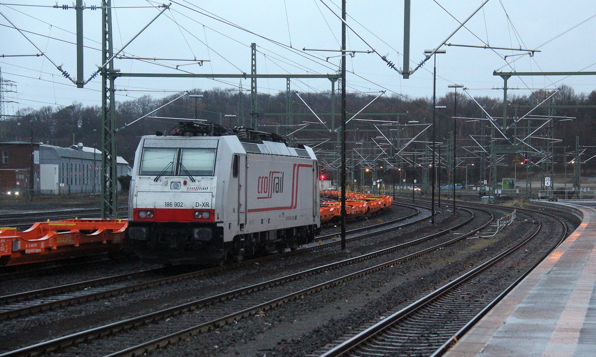 186 902 von Crossrail steht in Herzogenrath. Aufgenommen am Bahnhof von Herzogenrath. 
Bei Regenwetter am Nachmittag vom 7.12.2018.