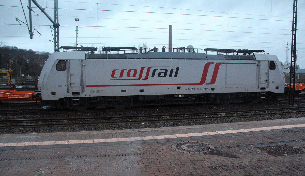 186 902 von Crossrail steht in Herzogenrath. 
Aufgenommen am Bahnhof von Herzogenrath. 
Bei Regenwetter am Nachmittag vom 7.12.2018.