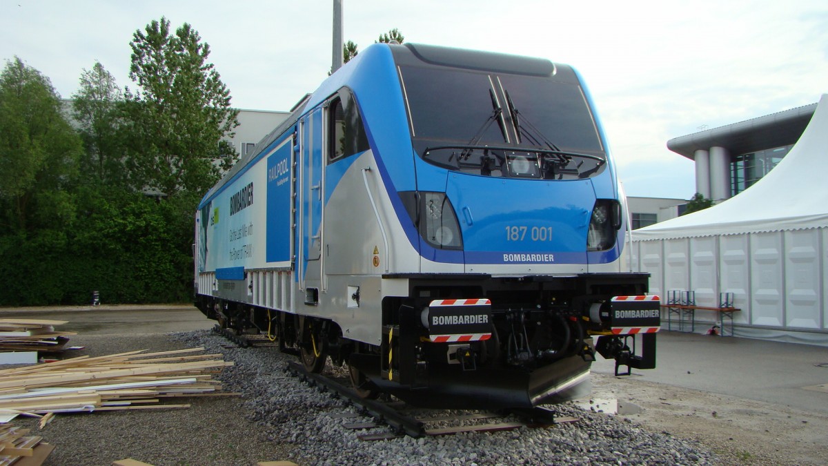 187 001 auf der Transport & Logistik Messe München 2011.