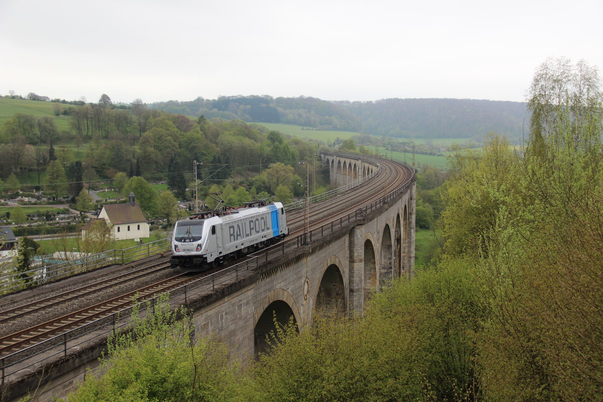 187 004 auf dem Viadukt in Altenbeken am 4.5.17