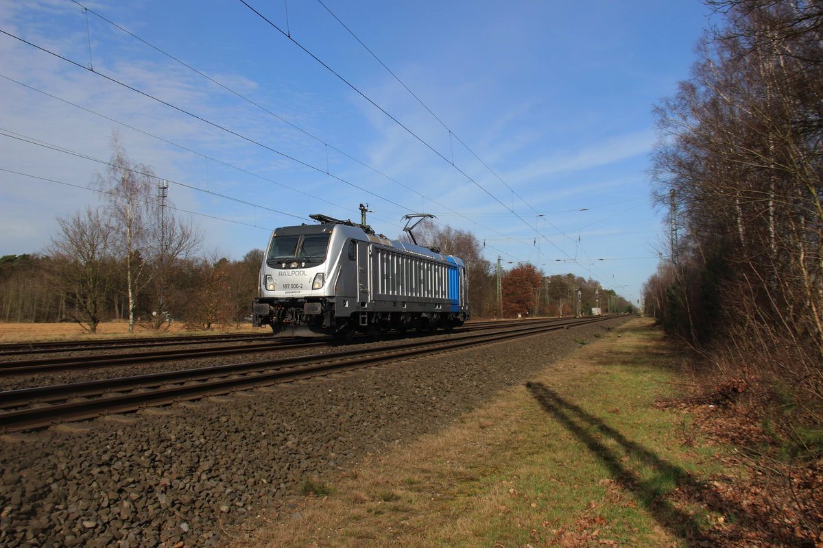187 006 aus Münster kommend in Richtung Süden durch Sythen am 12.3.17