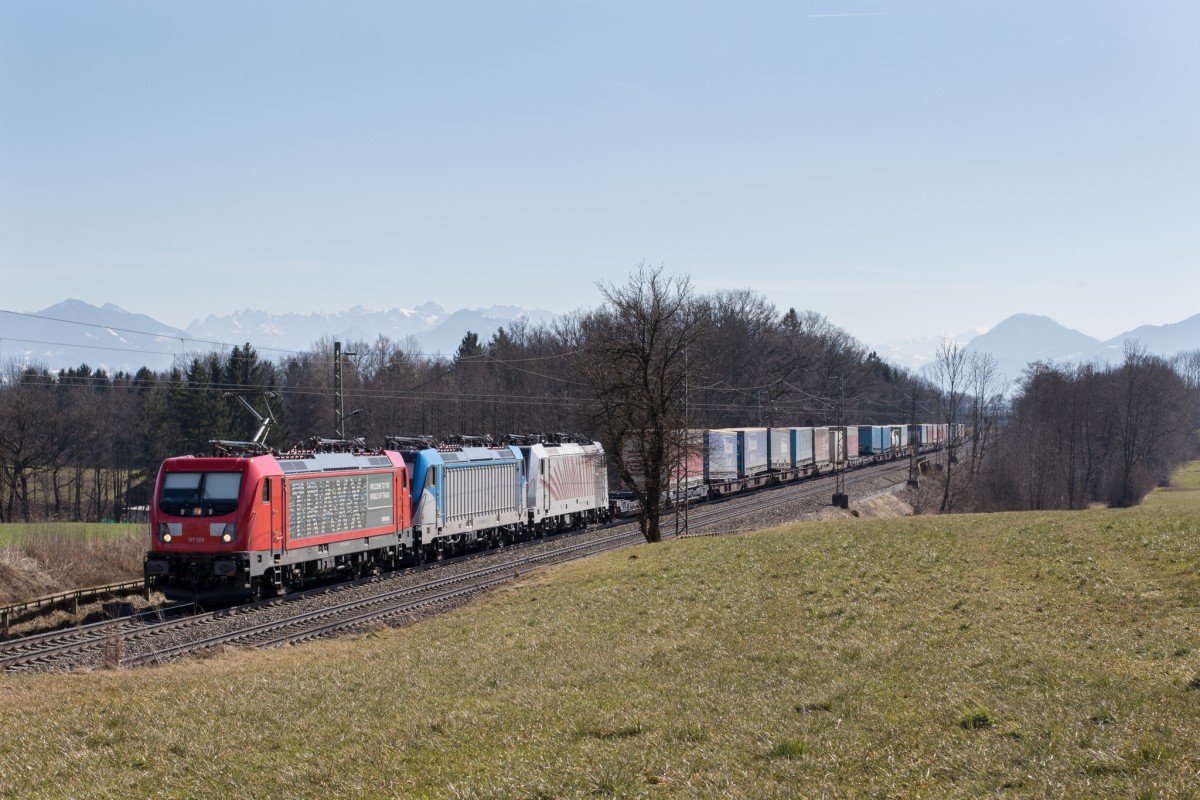 187 009 + 003 und 186 282 mit einem KLV am 7. März 2015 bei Hilperting.