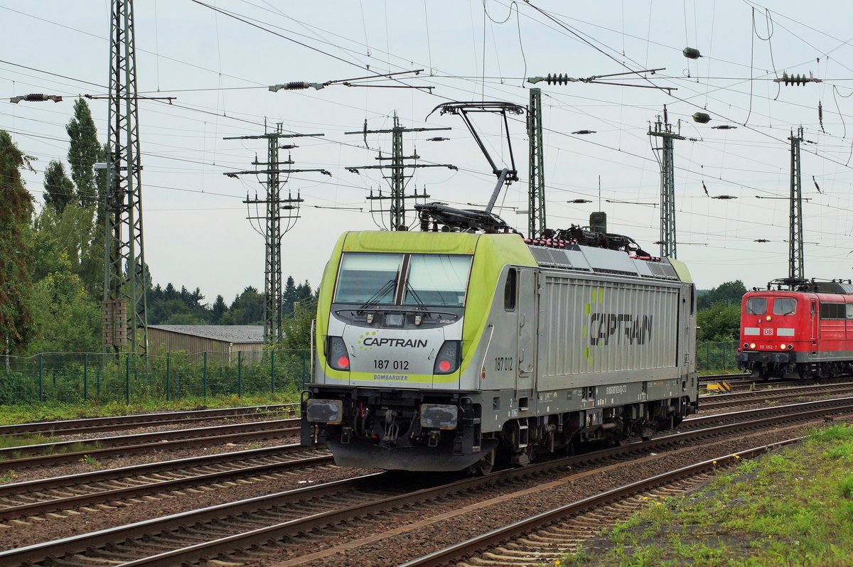 187 012 der Captrain passiert den Bahnhof von Hamm (Westf), wohl auf dem Heimweg nach Gütersloh.
08.08.2017