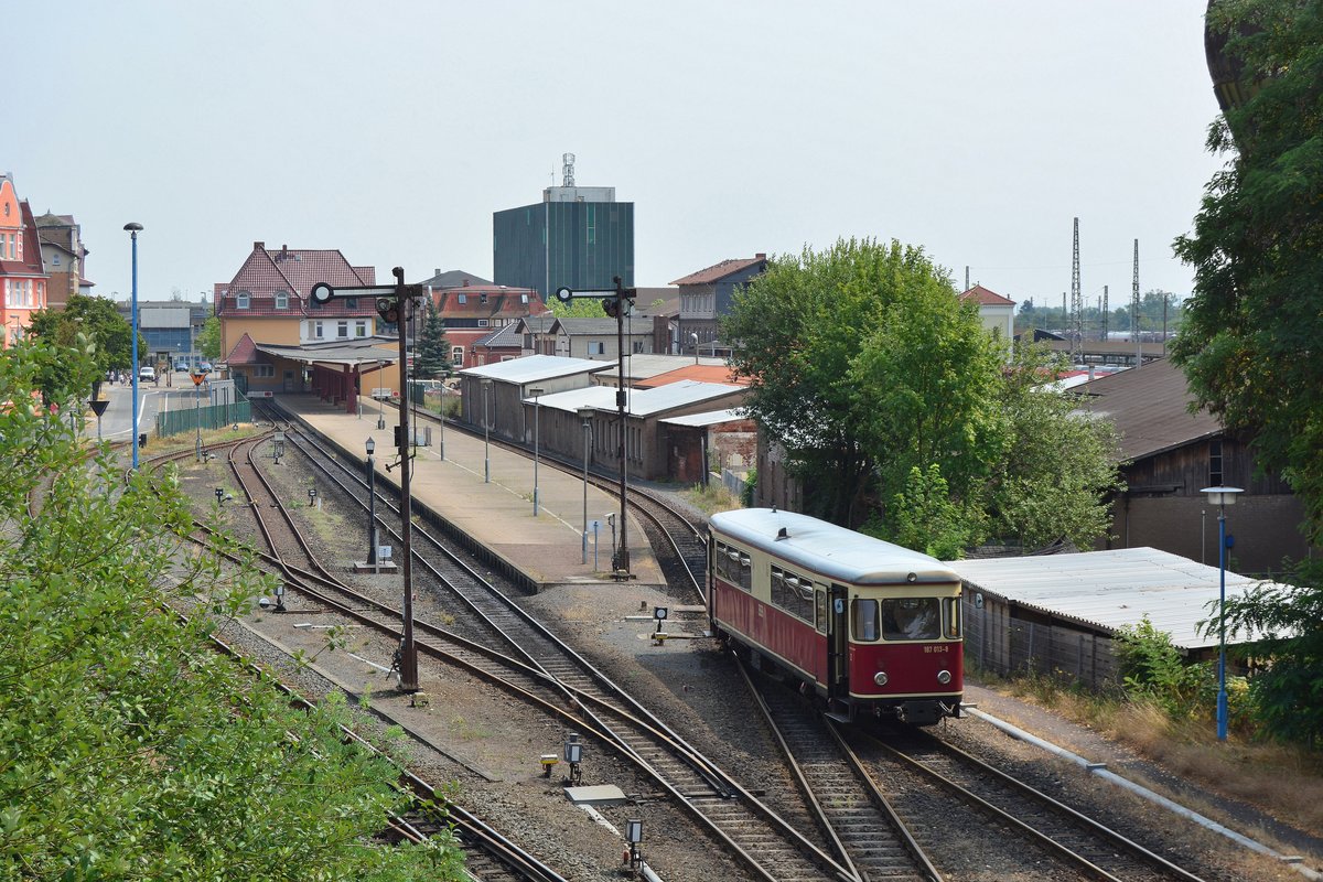 187 013-8 rollt in Nordhausen Nord an den Bahnsteig um gleich als 8914 nach Eisfelder Talmühle aufzubrechen.

Nordhausen 29.07.2019