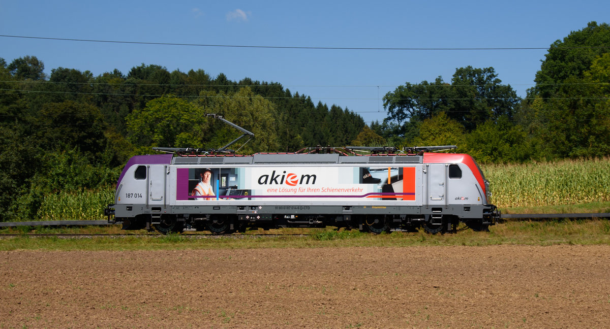187 014 die Captrain Lok die in Raildox Diensten steht fährt LZ bei Ebersbach an der Fils am 27.8.2016.