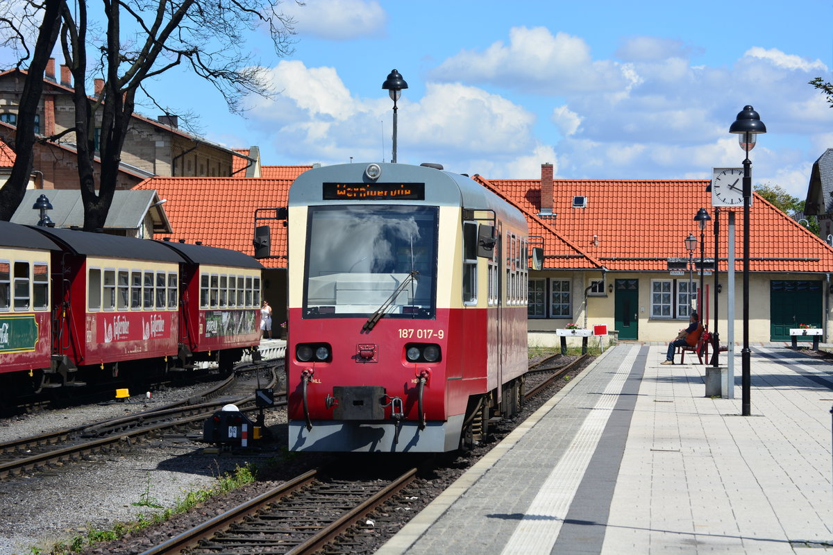 187 017-9 stand am nachmittag des 6.8.17 im Bahnhof Wernigerode abgestellt.

Wernigerode 06.08.2017
