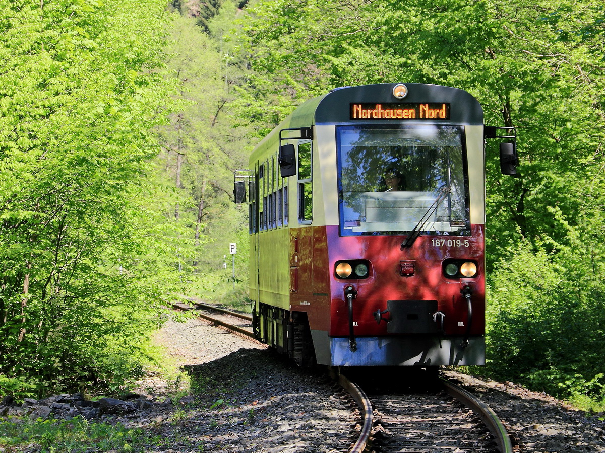 187 019-5 als HSB 8981 nach Nordhausen Nord kurz vor der Einfahrt in den Bahnhof Eisfelder Talmühle.