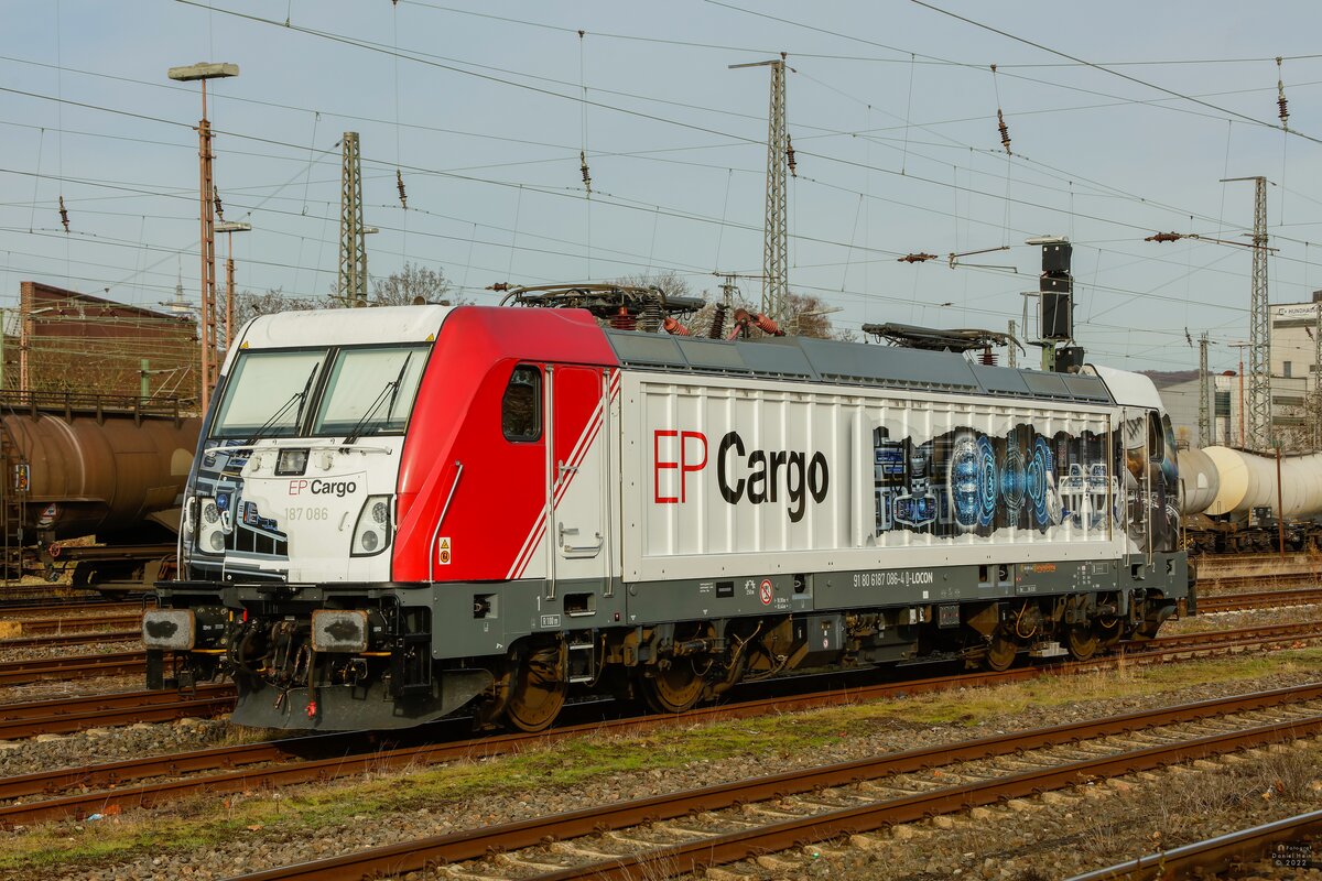 187 086 EP Cargo in Schwerte, am 26.11.2022.