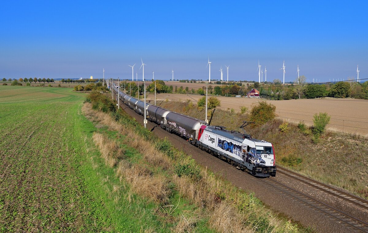 187 086 mit einem Silozug am 30.09.2022 bei Ovelgünne.