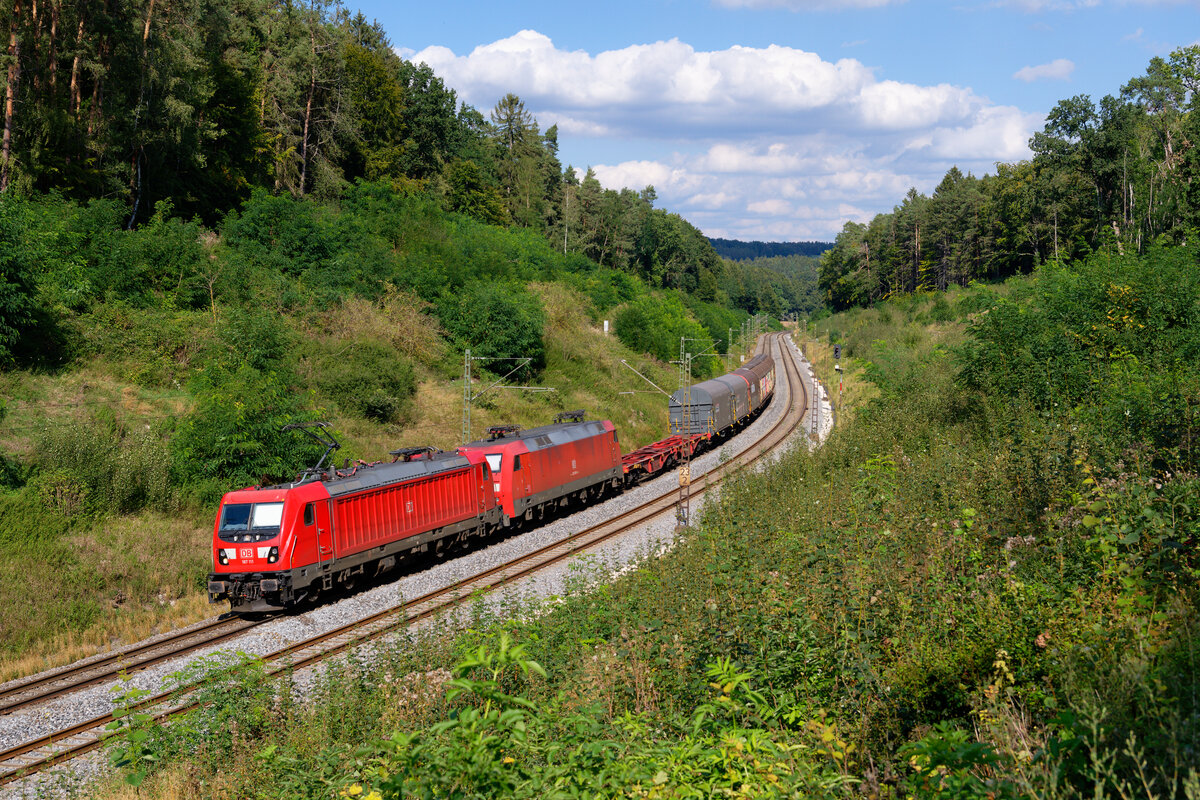 187 111 und die kalte 152 150 DB Cargo mit einem kurzen Übergabezug bei Beratzhausen Richtung Nürnberg, 07.09.2020