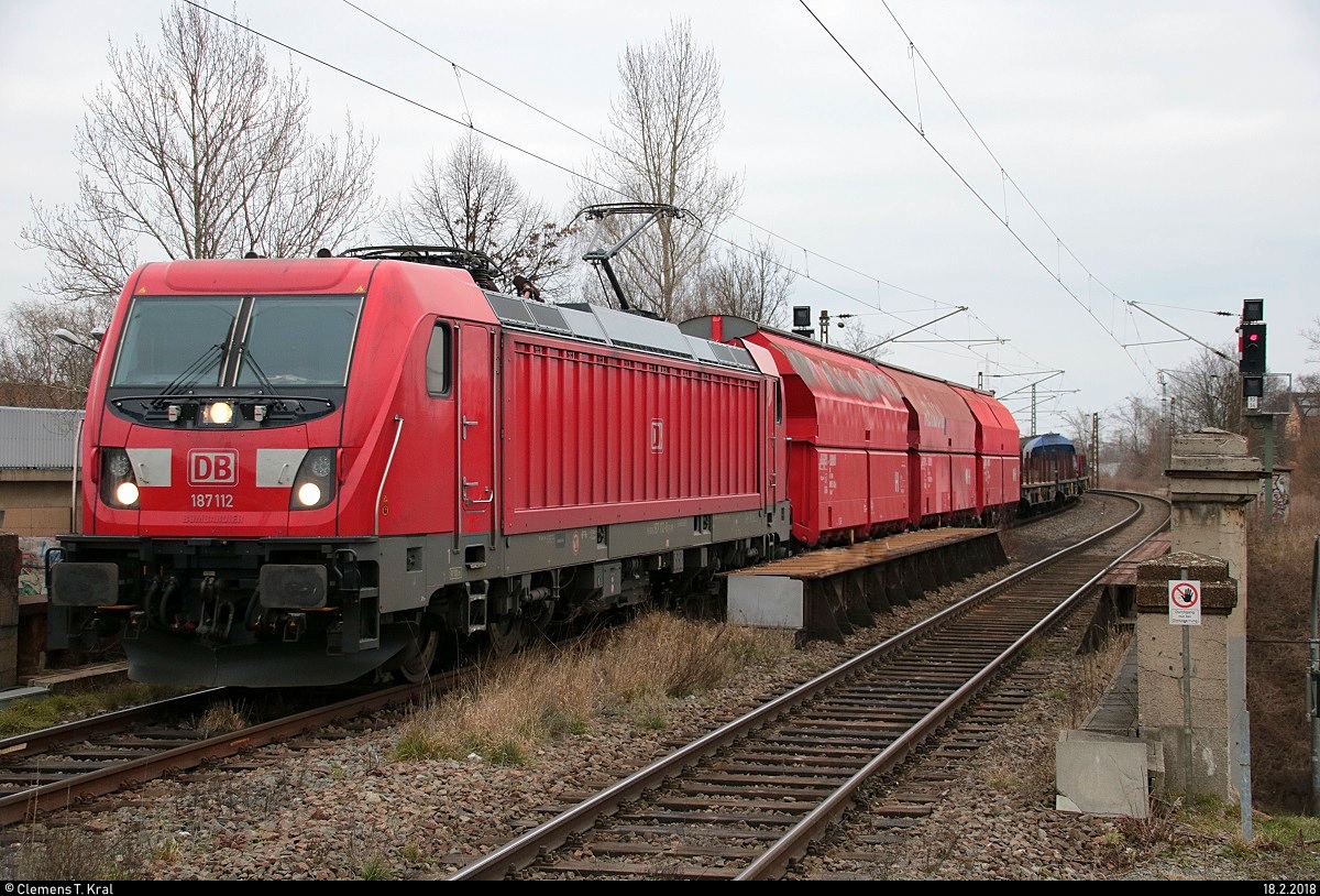 187 112 DB als gemischter Gz durchfährt den Hp Halle Rosengarten auf der Bahnstrecke Halle–Hann. Münden (KBS 590) Richtung Sangerhausen. [18.2.2018 | 15:51 Uhr]
