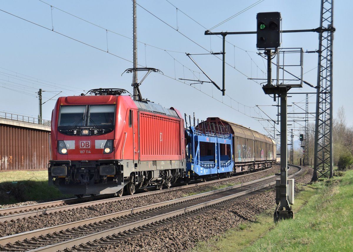 187 114 mit einem Mischer bei Wahn gen Köln fahrend. 7.4.2018