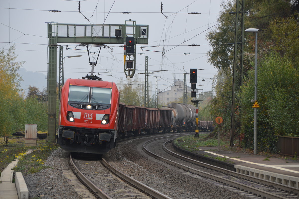 187 114 in Oberlahnstein

Aufnahme Ort: Oberlahnstein
Aufnahme Datum: 18.10.2018
