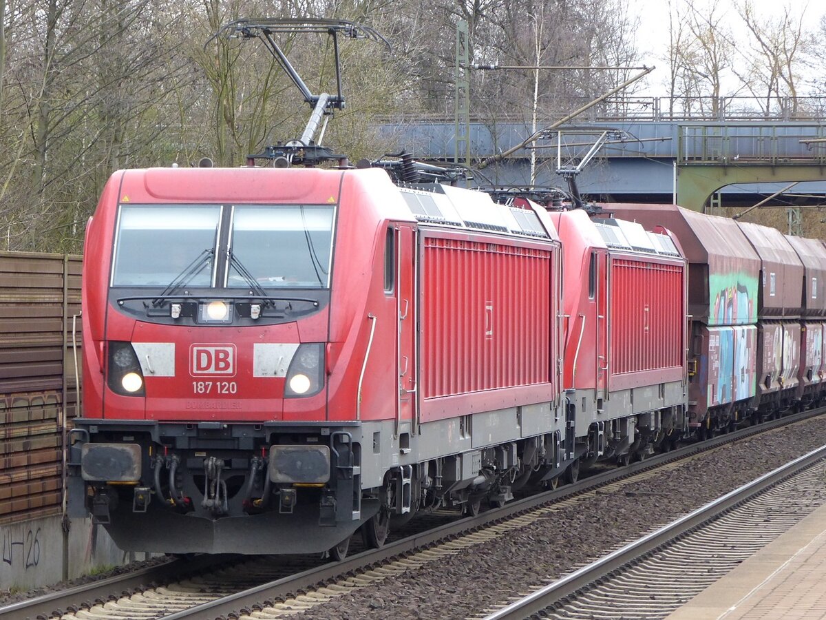 187 120 und Schwesterlok in Dedensen=Gümmer, 01.04.20