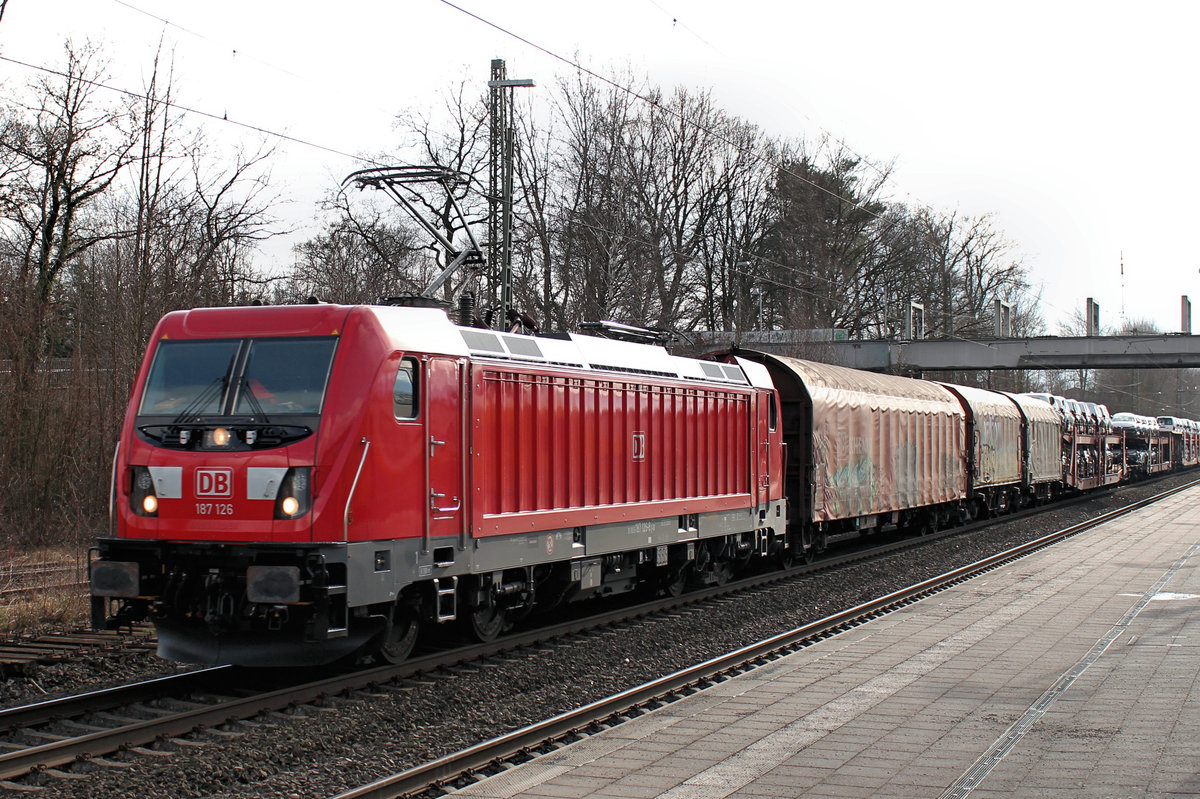187 126-8 ist mit einen gemischten Güterzug auf den Weg nach Hamburg. Tostedt, den 29.03.2018