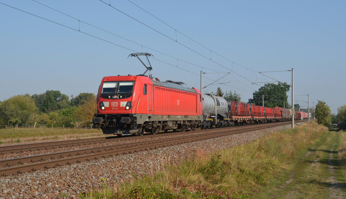 187 141 führte am 31.08.19 einen gemischten Güterzug durch Jeßnitz Richtung Bitterfeld.