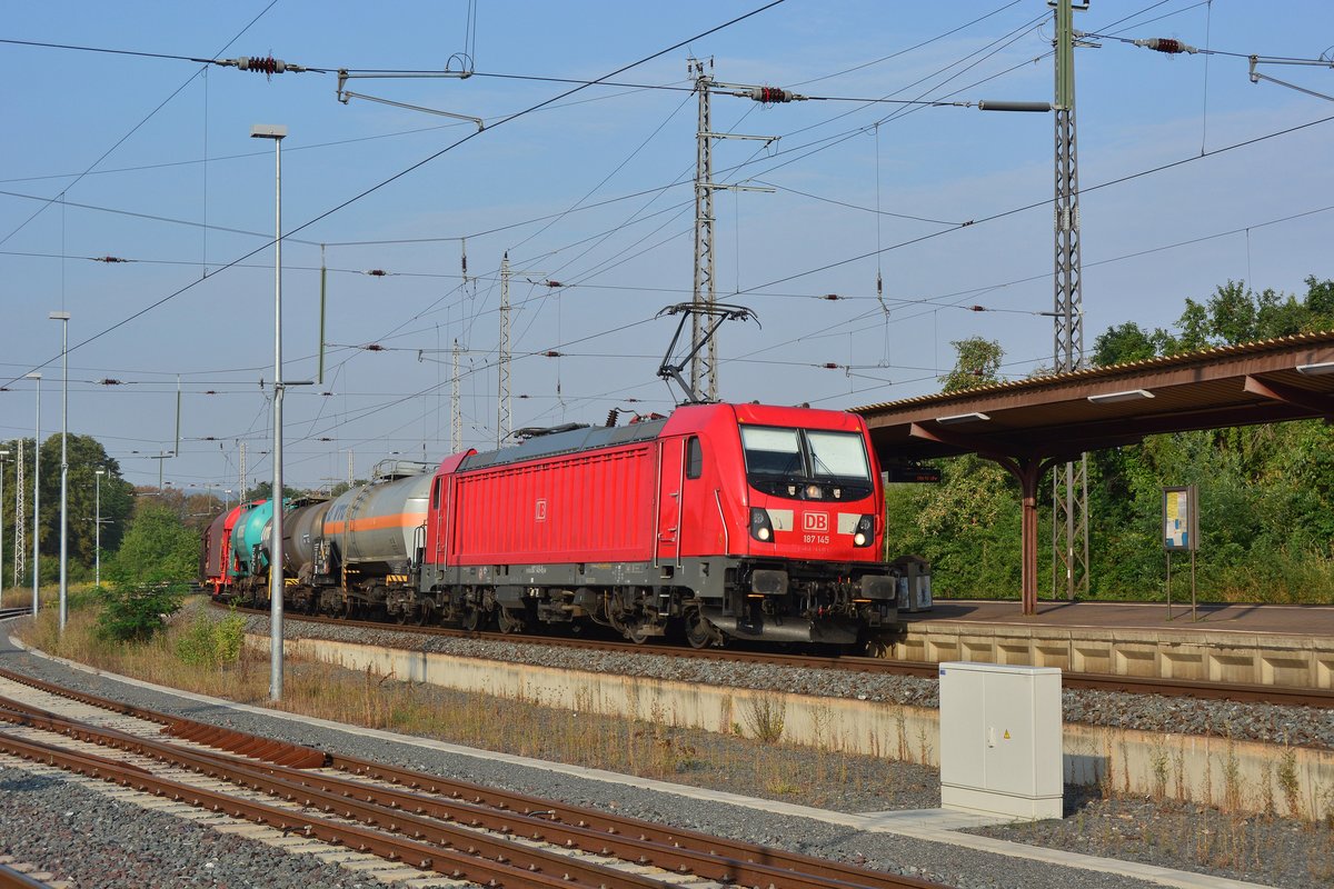 187 145 rauscht mit einem Mischer durch Wolkramshausen gen Nordhausen und genießt die ersten warmen Sonnenstrahlen des Tages.

Wolkramshausen 09.08.2018