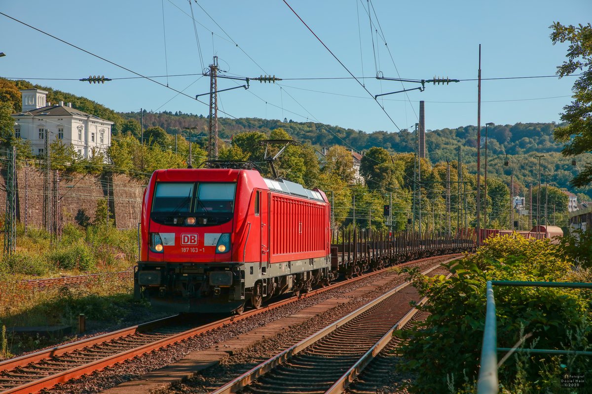 187 163-1 DB mit gemischten Güterzug in Wuppertal Steinbeck, Juli 2020.