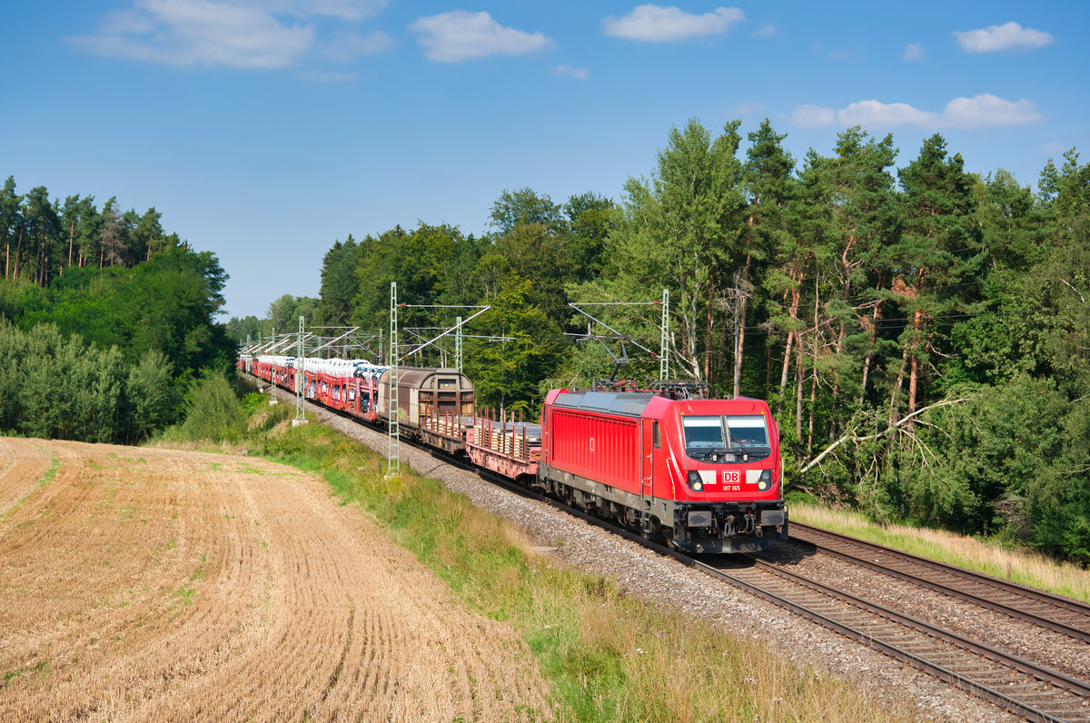 187 165 mit einem gemischten Güterzug bei Ratzenwinden Richtung Treuchtlingen, 23.08.2019