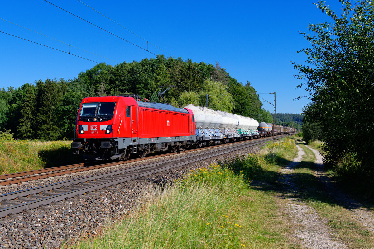 187 176 DB Cargo mit der Plattlinger Übergabe bei Postbauer-Heng Richtung Nürnberg Rbf, 31.07.2020