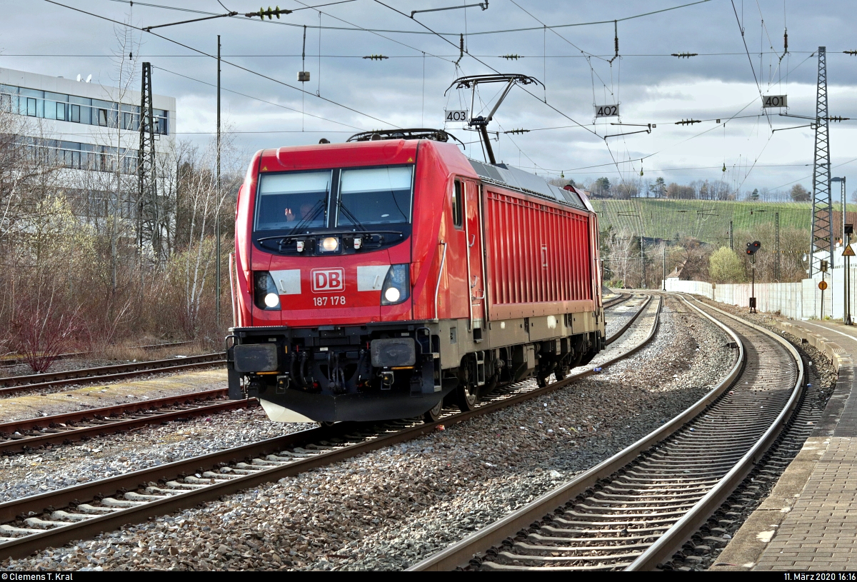 187 178-9 DB als Tfzf durchfährt den Bahnhof Stuttgart-Münster auf der Bahnstrecke Stuttgart-Untertürkheim–Kornwestheim (Schusterbahn | KBS 790.11) Richtung Stuttgart-Untertürkheim.
Viele Grüße zurück an den Tf!
[11.3.2020 | 16:16 Uhr]