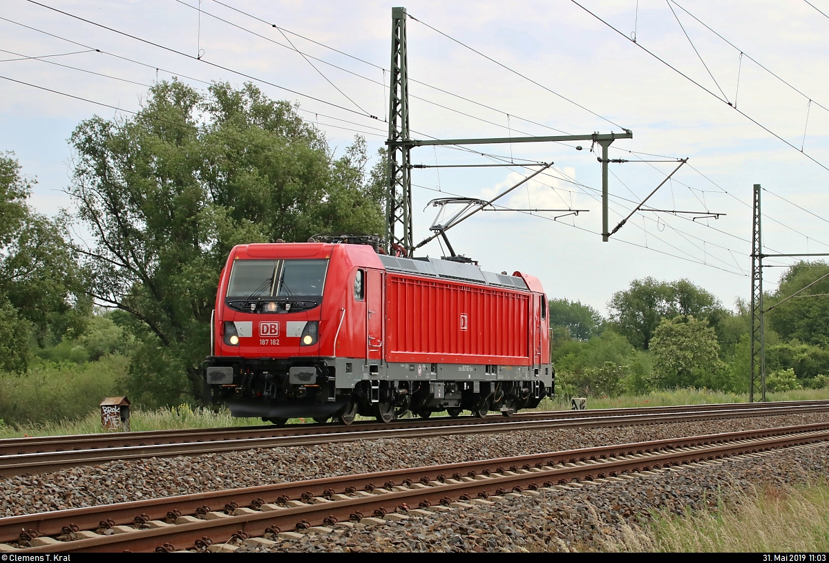 187 182-1 DB als Tfzf fährt in Halle-Kanena/Bruckdorf auf der Bahnstrecke Magdeburg–Leipzig (KBS 340) Richtung Halle (Saale).
[31.5.2019 | 11:03 Uhr]