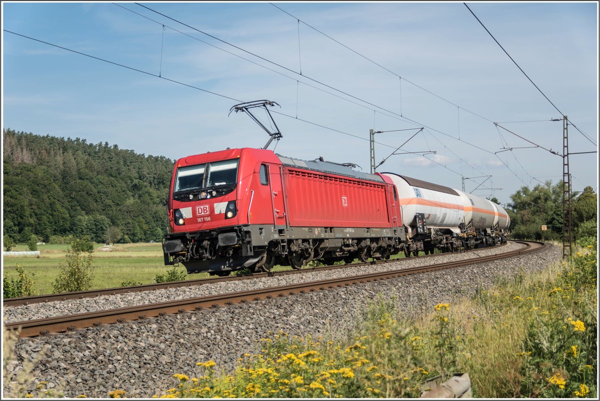 187 186-2 ist am 05.08.2020 mit einen Gaskesselzug bei Hermannspiegel zu sehen.