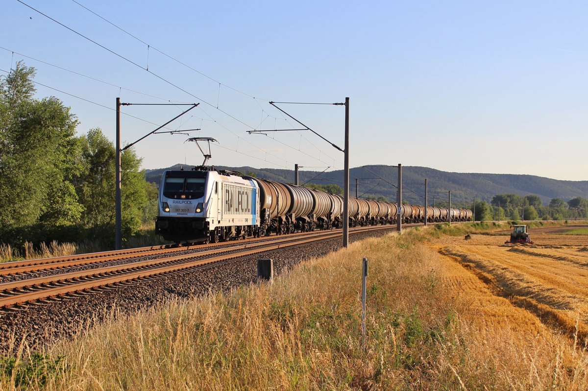 187 301-7 zu sehen am 23.07.19 mit einem Kesselzug in Etzelbach.