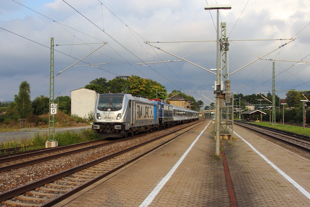 187 308-2 Railpool und 110 428-0 TRI in Hochstadt/ Marktzeuln am 01.09.2017.