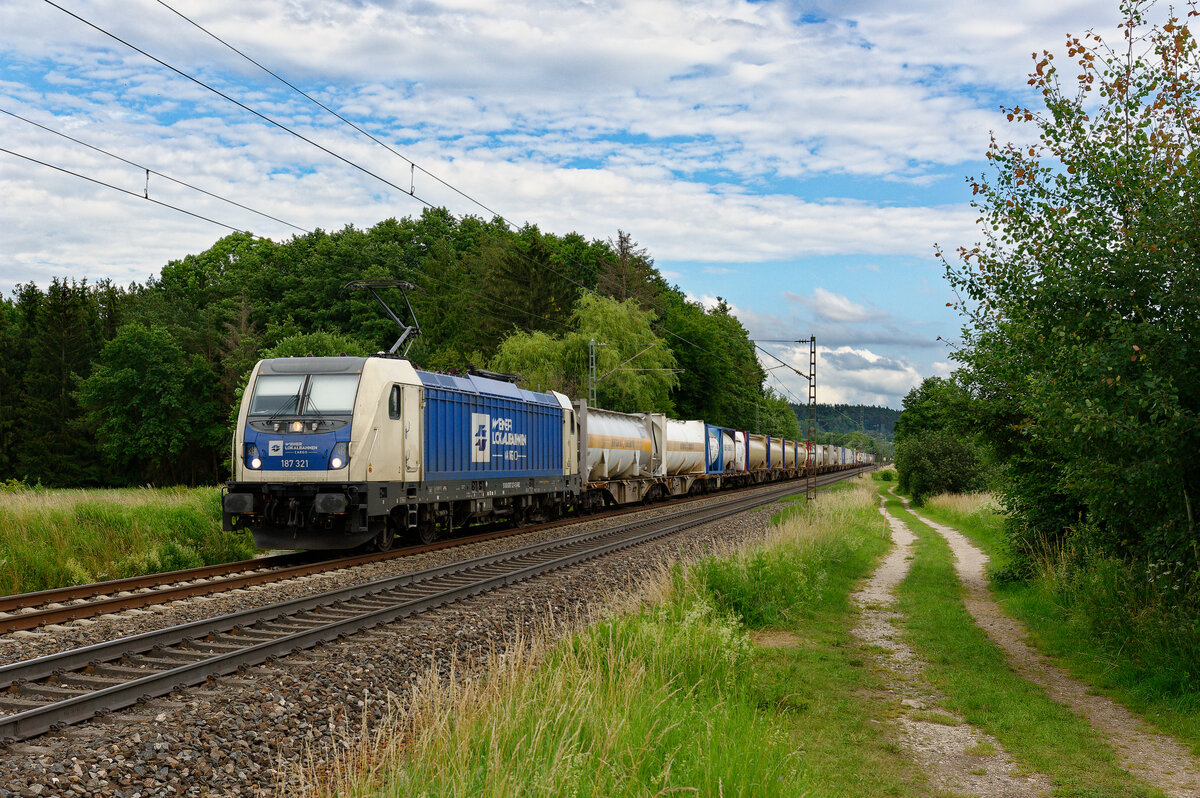 187 321 WLC mit einem Containerzug bei Postbauer-Heng Richtung Nürnberg, 28.06.2020