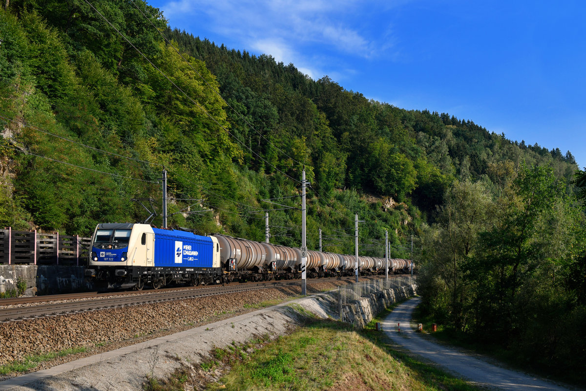 187 322 mit einem Kesselzug am 01.08.2018 bei Ingling. 