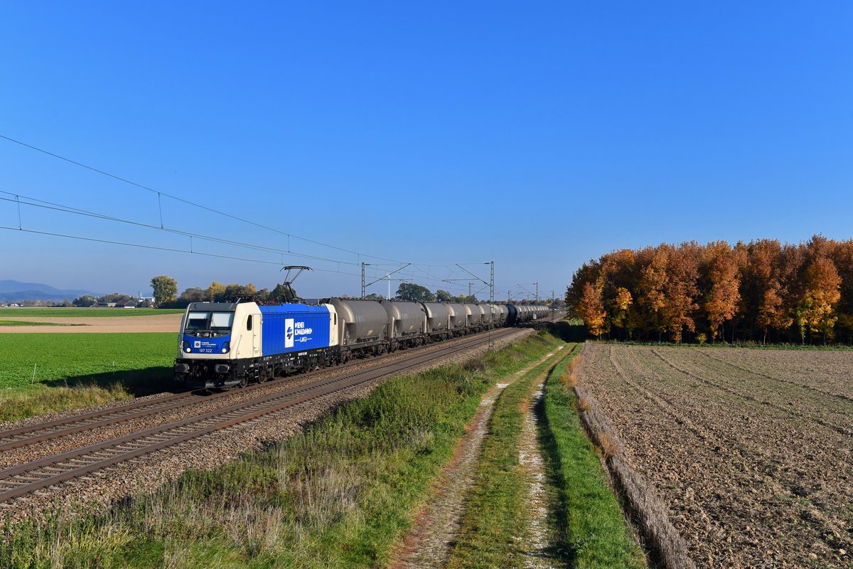 187 322 mit einem Silozug am 13.10.2018 bei Stephansposching. 