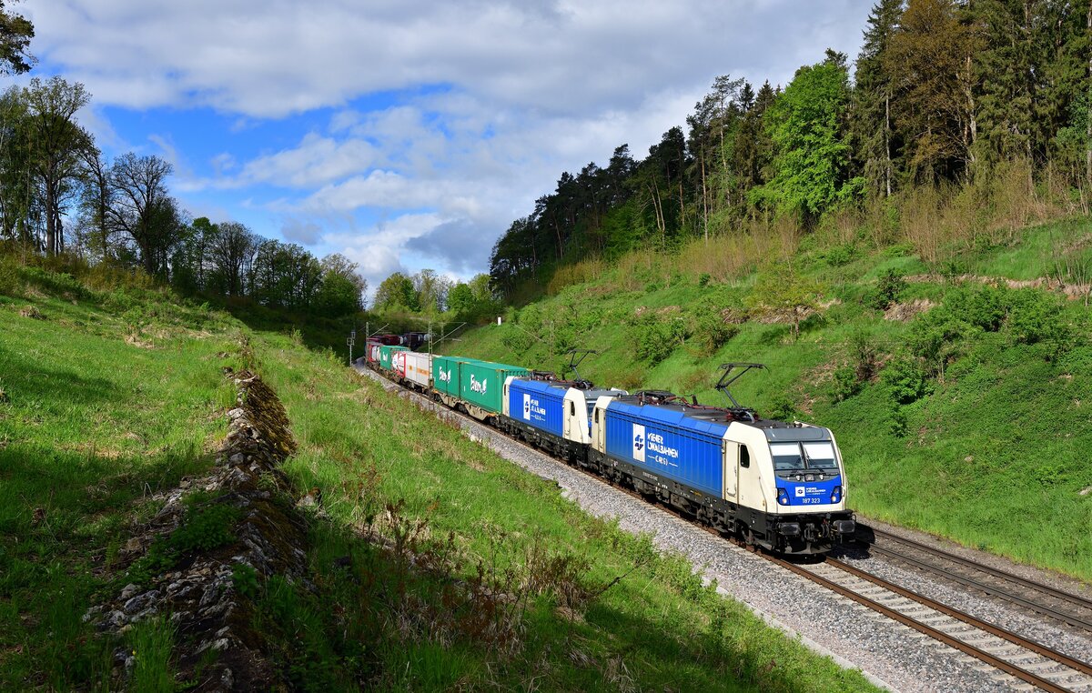 187 323 + 187 321 mit einem KLV am 22.05.2021 bei Sinngrün.