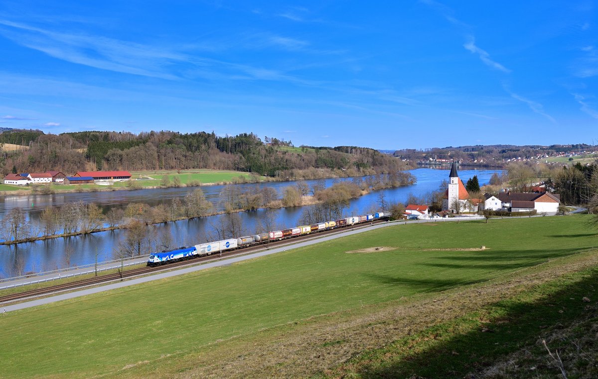 187 324 mit DGS 42958 am 28.03.2021 bei Hausbach.