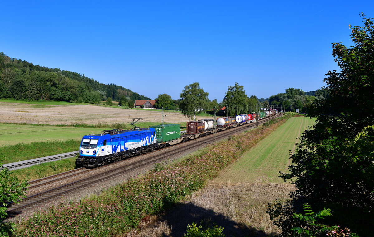 187 324 mit einem KLV am 04.09.2021 bei Einöd.