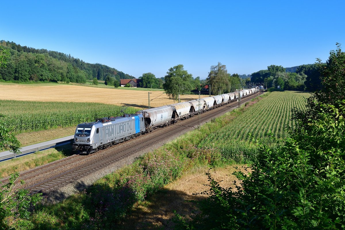 187 341 mit einem Getreidezug am 06.08.2020 bei Einöd.