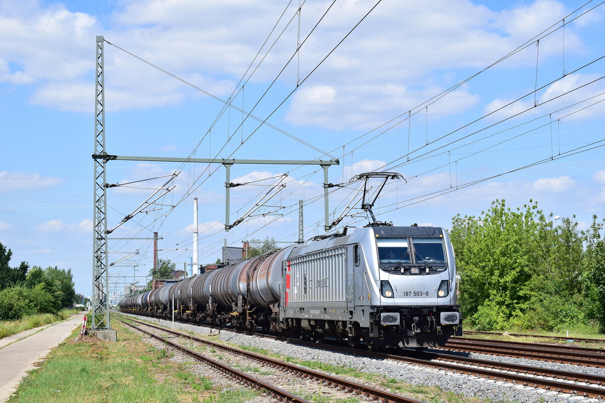 187 503 von CTL fährt mit einem Kesselwagenzug durch Dessau gen Bitterfeld.

Dessau 29.07.2020