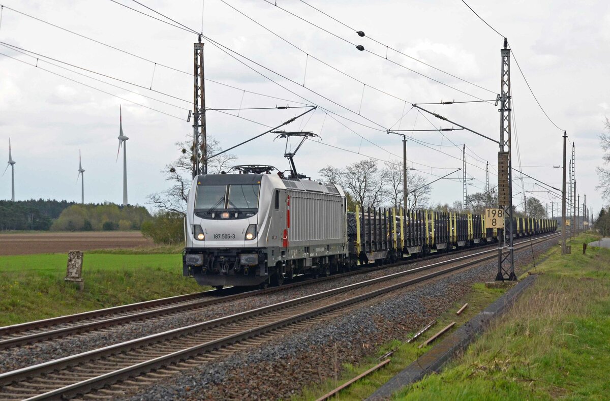 187 505 der akiem führte am 19.04.23 den Captrain-Stahlzug aus Zeithain durch Wittenberg-Labetz Richtung Dessau.