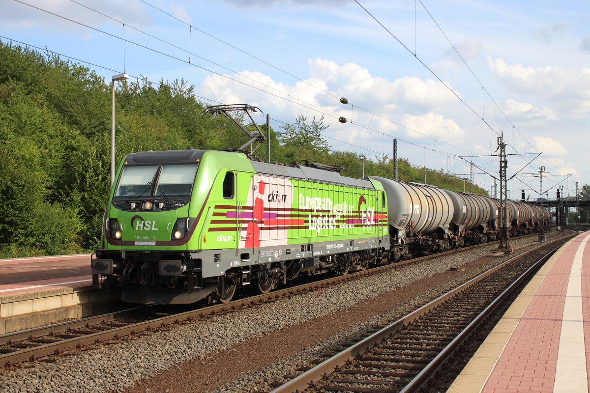 187 505 am 13.08.2019 mit Kesselwagen in Kassel-Wilhelmshöhe.