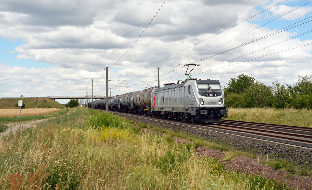 187 506 der CTL führte am 07.07.20 einen Kesselwagenzug durch Brehna Richtung Halle(S).