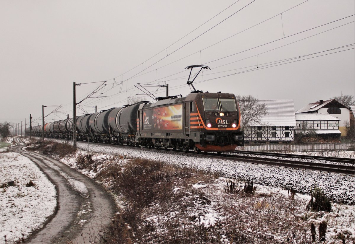 187 538 (HSL) zu sehen am 05.01.21 mit einem Kesselzug in Etzelbach.