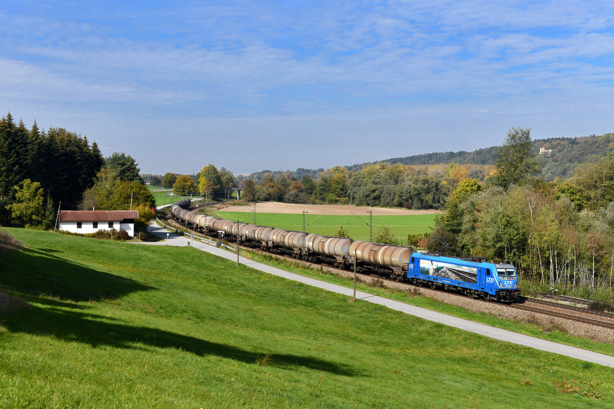 187 930 mit DGS 49981 am 06.10.2018 bei Vilshofen. 