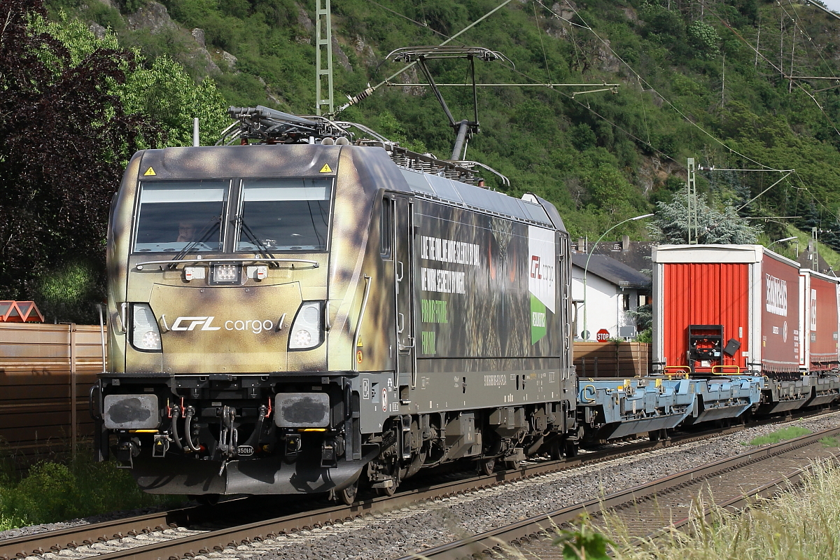 Fabrikneue Bombardier Lok 188 0038 steht auf einem Abstellgleis beim