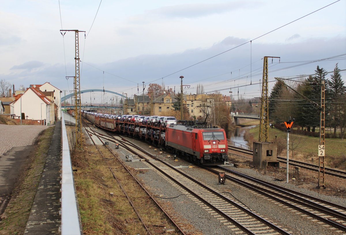 189 001 ist am 27.01.20 mit einem Autozug in Gößnitz zu sehen.