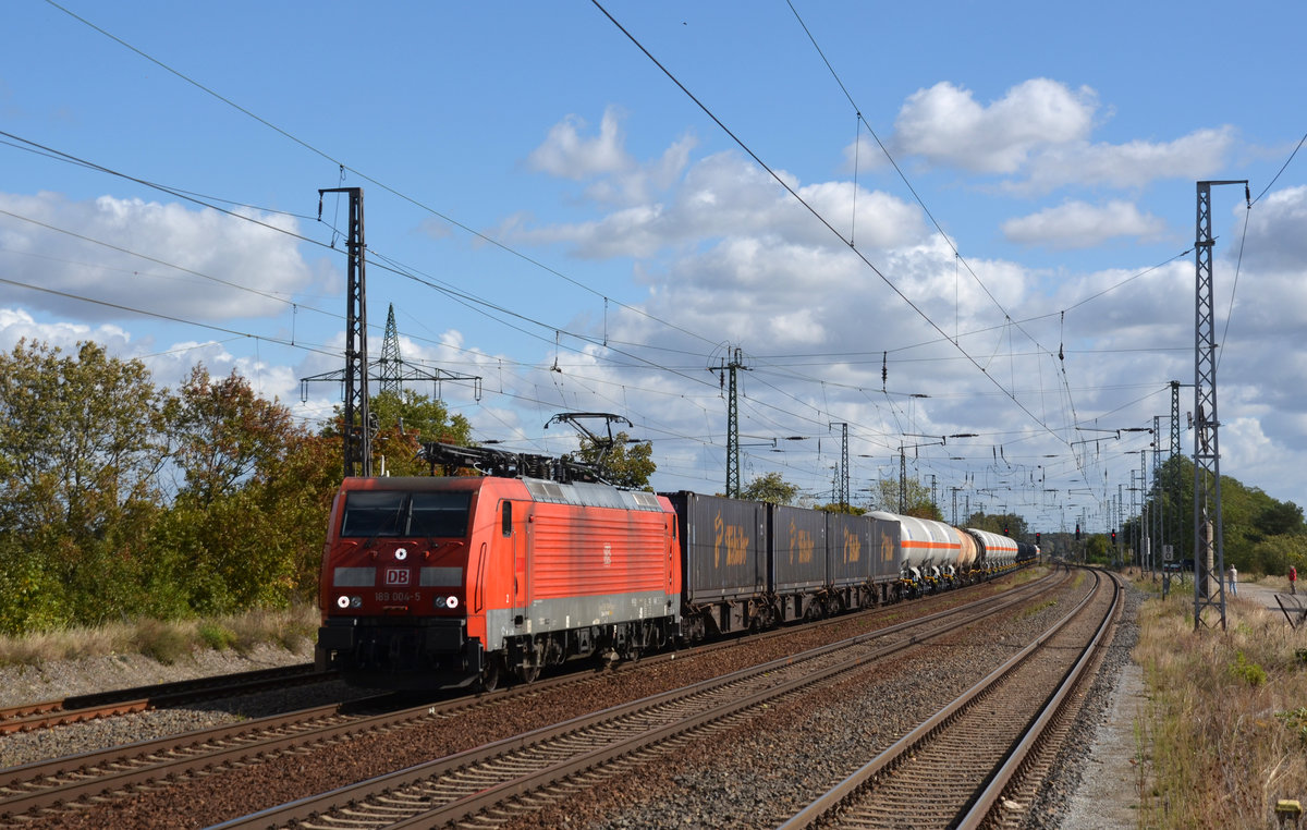 189 004 schleppte am 25.09.19 einen gemischten Güterzug durch Saarmund Richtung Seddin. Der Zug bestand hauptsächlich aus neuen Kesselwagen.