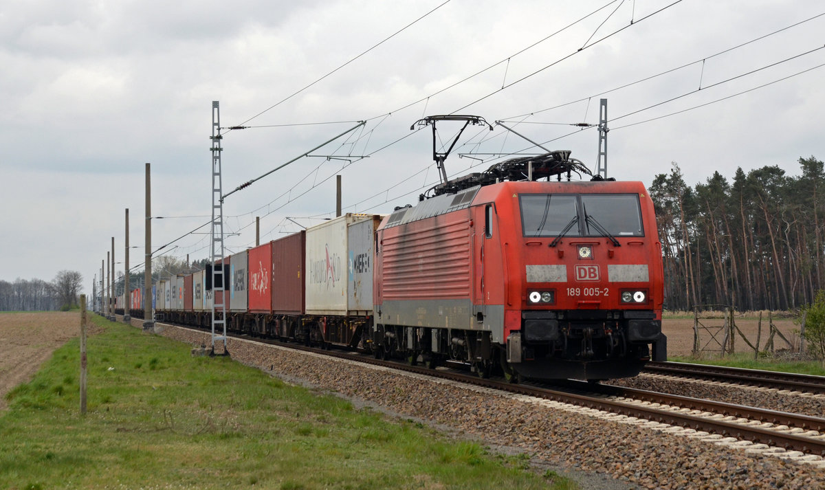 189 005 führte am 12.04.19 einen Containerzug durch Marxdorf Richtung Falkenberg(E).