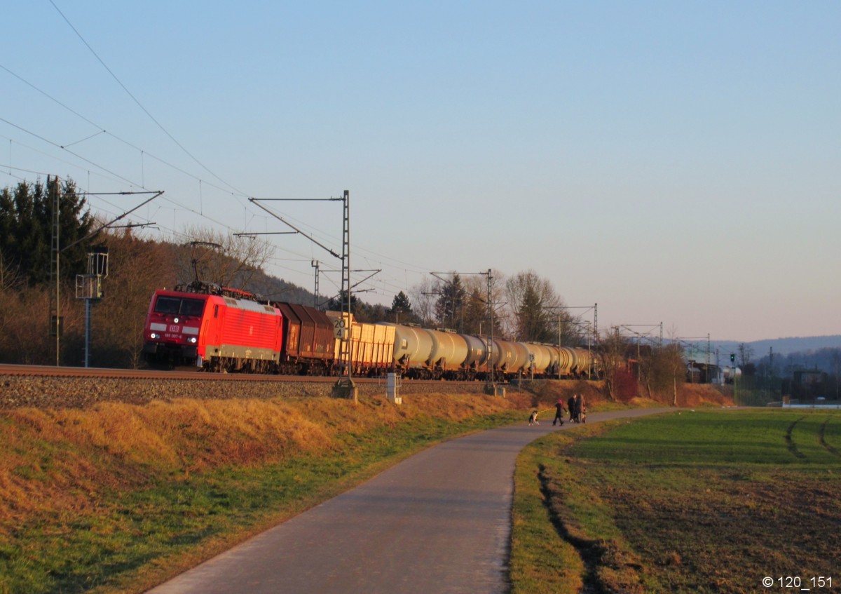 189 007-8 zieht am 20.Februar 2015 einen gemischten Güterzug bei Gundelsdorf in Richtung Saalfeld.